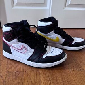 Jordan 1 Retro High OG Defiant sz 9